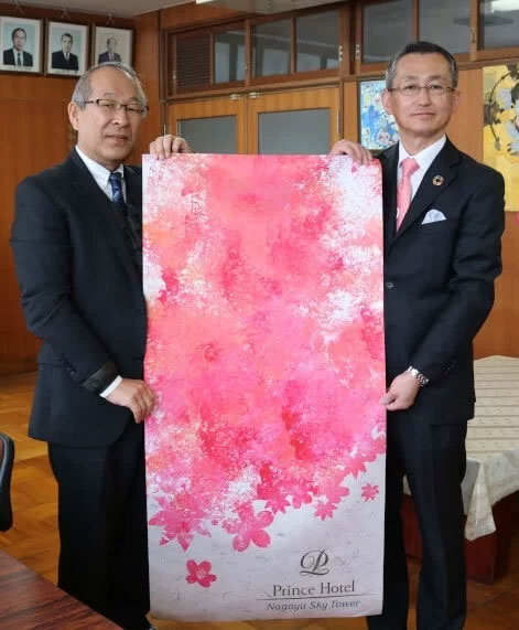 愛知県立一宮東特別支援学校様「小原の四季桜をイメージしたアートフラッグバナーと児童たちのアート原画を寄贈させていただきました。0